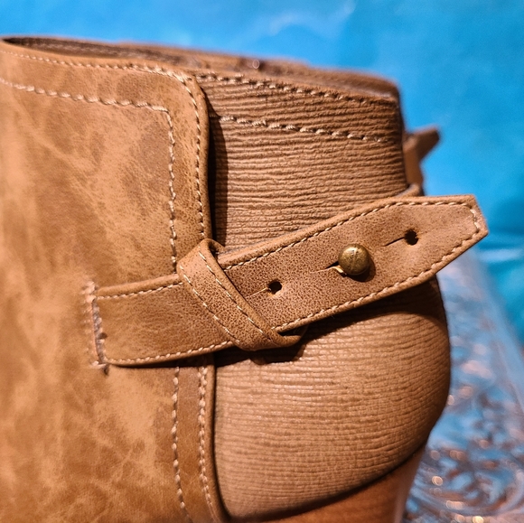 Hocus Pocus Woman's Utari Wedge Ankle Boots, Color: Brown Size: 6.5 - Picture 4 of 12